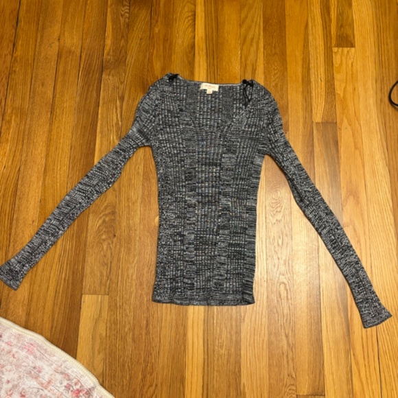 Like New Women's Stretchy Sweater (skin tight) Size Small - Picture 4 of 6